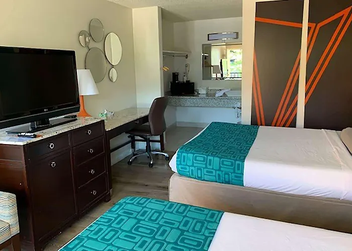 Howard Johnson By Wyndham Downtown Reno